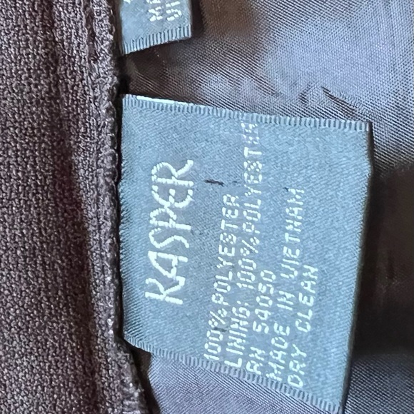 Beautiful Kasper dark coral suit - Picture 5 of 6